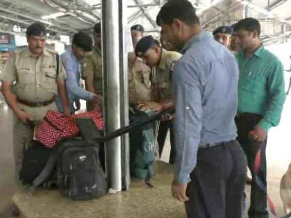 Rumor of Bomb at Gorakhpur Railway Station Rumor of Bomb at Gorakhpur Railway Station