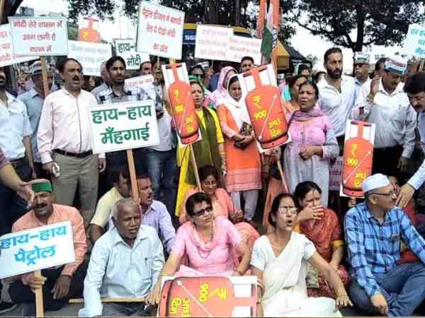 सड़क यातायात बुरी तरह प्रभावित