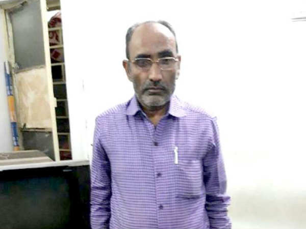 पूर्व IAS का नौकर एक ही रात में बन गया लाखों का मालिक, सच आया सामने तो जाना पड़ा जेल पूर्व IAS का नौकर एक ही रात में बन गया लाखों का मालिक, सच आया सामने तो जाना पड़ा जेल