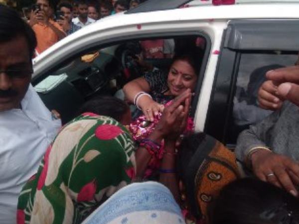 smriti irani reached to raebareli for one day visit smriti irani reached to raebareli for one day visit