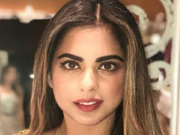 'सबसे छोटी अरबपति' ईशा अंबानी