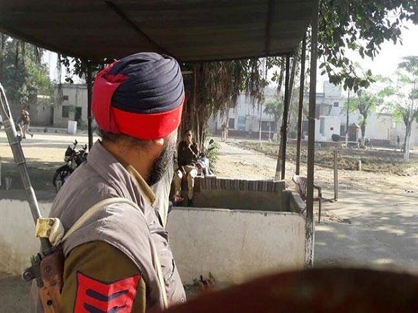 प्रोटेक्शन मनी के लिए जेल में प्रताड़ित किया जा रहा