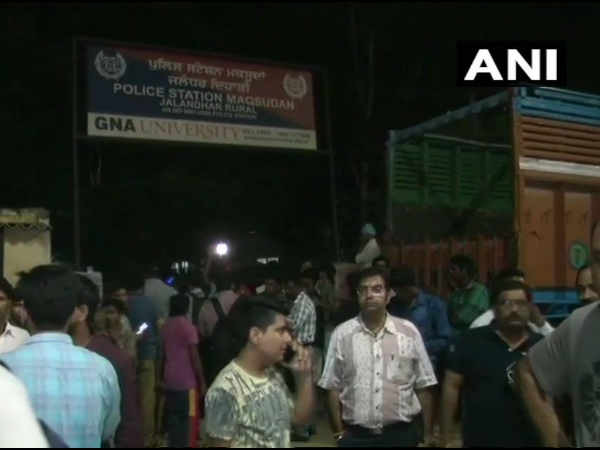 पंजाब: एक बाद एक 4 धमाकों से दहला जालंधर का मकसूंदा थाना, एक कॉस्टेबल जख्मी पंजाब: एक बाद एक 4 धमाकों से दहला जालंधर का मकसूंदा थाना, एक कॉस्टेबल जख्मी