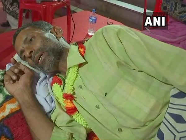 केरल नन रेप केस: 6 दिन से भूख हड़ताल पर सामाजिक कार्यकर्ता स्टीफन मैथ्यू, भाई ने सरकार पर लगाए गंभीर आरोप केरल नन रेप केस: 6 दिन से भूख हड़ताल पर सामाजिक कार्यकर्ता स्टीफन मैथ्यू, भाई ने सरकार पर लगाए गंभीर आरोप