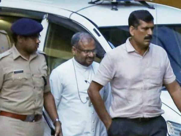 केरल नन रेप केस: आरोपी बिशप फ्रैंको मुलक्कल गिरफ्तार, MLA जॉर्ज ने जांच अधिकारियों पर उठाए सवाल केरल नन रेप केस: आरोपी बिशप फ्रैंको मुलक्कल गिरफ्तार, MLA जॉर्ज ने जांच अधिकारियों पर उठाए सवाल