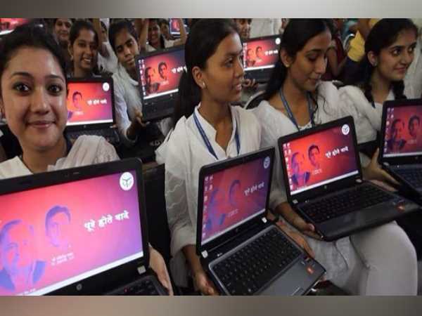 Akhilesh yadav comment on Yogi government for changing the picture in laptop Akhilesh yadav comment on Yogi government for changing the picture in laptop