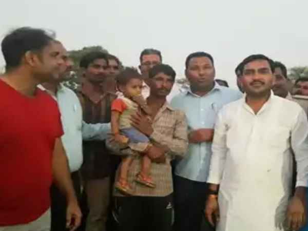 young man pulled the child out of 20 feet deep borewell young man pulled the child out of 20 feet deep borewell