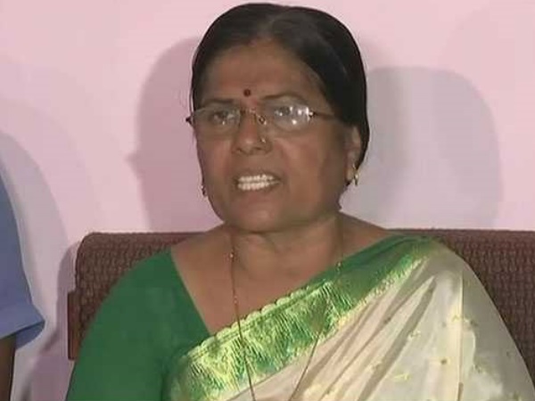 पूर्व मंत्री के खिलाफ कोर्ट सख्त