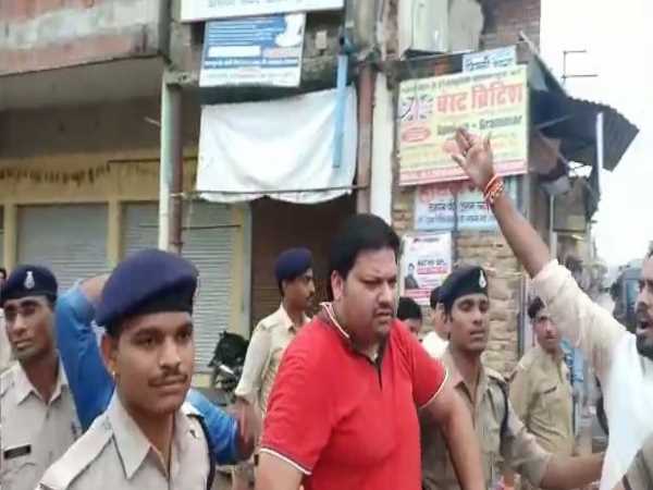 agitators in bhind throw stones on police vechile BJP mla son arrested agitators in bhind throw stones on police vechile BJP mla son arrested