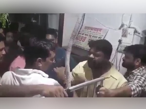nearest of sp suprimo akhilesh yadav abuses up police watch viral video nearest of sp suprimo akhilesh yadav abuses up police watch viral video
