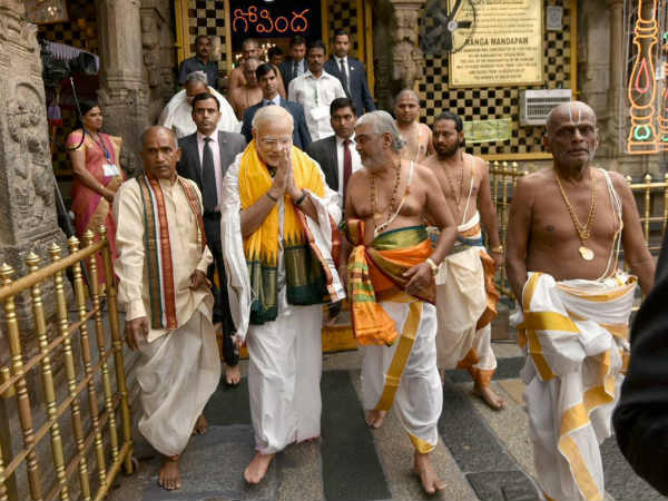 सन्यासी बनना चाहते थे मोदी