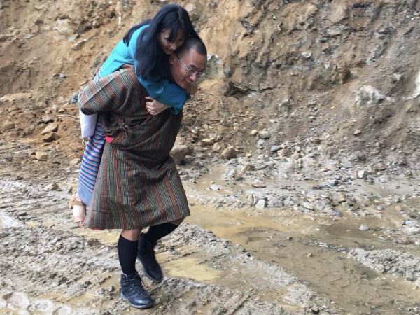 पूर्व पीएम ने सर वाल्टर रैले की कहानी का जिक्र किया