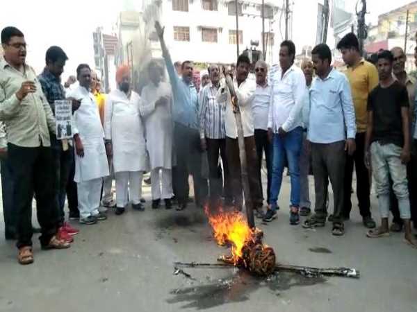 people burnt dharmendra pradhan effigy in varanasi people burnt dharmendra pradhan effigy in varanasi