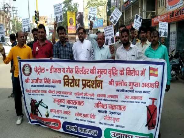 people burnt dharmendra pradhan effigy in varanasi people burnt dharmendra pradhan effigy in varanasi