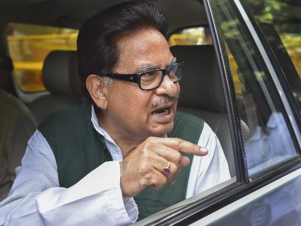 बाराबंकी पहुंचे कांग्रेस नेता ने भाजपा और मोदी पर साधा निशाना, कहा- देश का चौकीदार जासूस है बाराबंकी पहुंचे कांग्रेस नेता ने भाजपा और मोदी पर साधा निशाना, कहा- देश का चौकीदार जासूस है