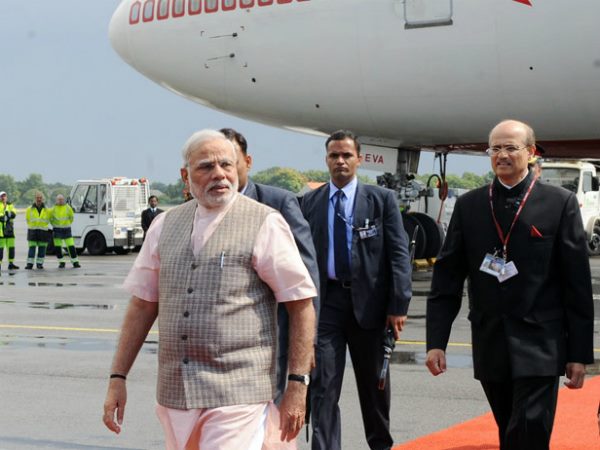 CIC ask Foreign Ministry, name of those who tour foreign with pm narendra modi CIC ask Foreign Ministry, name of those who tour foreign with pm narendra modi