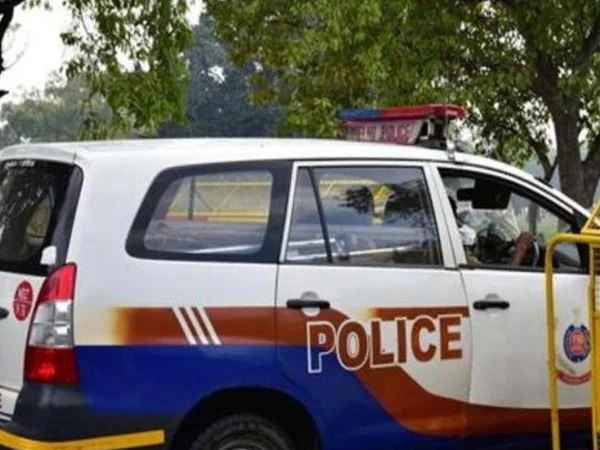 पीड़ित परिवार से डर से दिल्ली छोड़ा