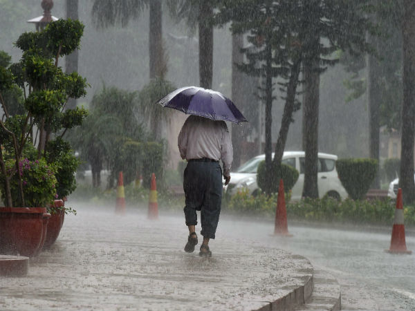 Weather Alert: दिल्ली-एनसीआर अगले दो दिन जोरदार बारिश, यूपी में 10 की मौत, जानें और राज्यों का अपडेट Weather Alert: दिल्ली-एनसीआर अगले दो दिन जोरदार बारिश, यूपी में 10 की मौत, जानें और राज्यों का अपडेट
