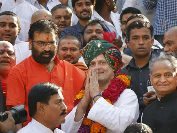 'हर हर मोदी' का जवाब 'बोल बम-बम' से