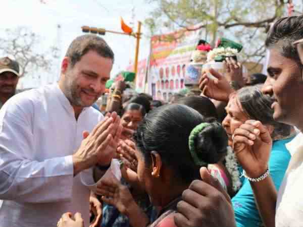 पोस्टर के जरिए राहुल की पहचान दिखाई