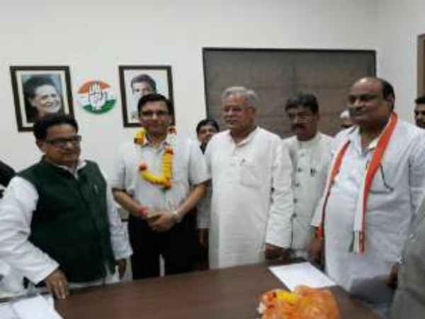 EX IAS RPS Tyagi joined Congress in raipur EX IAS RPS Tyagi joined Congress in raipur