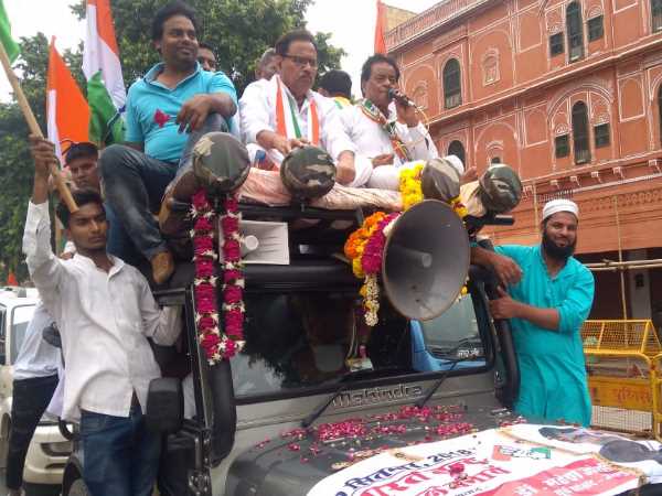 Congress,BJP workers clash in rajastahn and police lathi charge Congress,BJP workers clash in rajastahn and police lathi charge