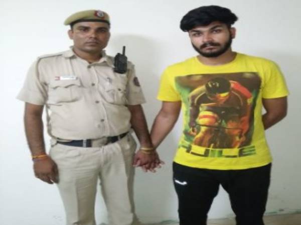 पिता हैं दिल्ली पुलिस में ASI