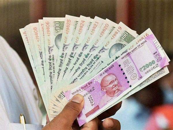 Allahahabad: when Lakh of rupees transferred in woman’s bank account by mistake Allahahabad: when Lakh of rupees transferred in woman’s bank account by mistake