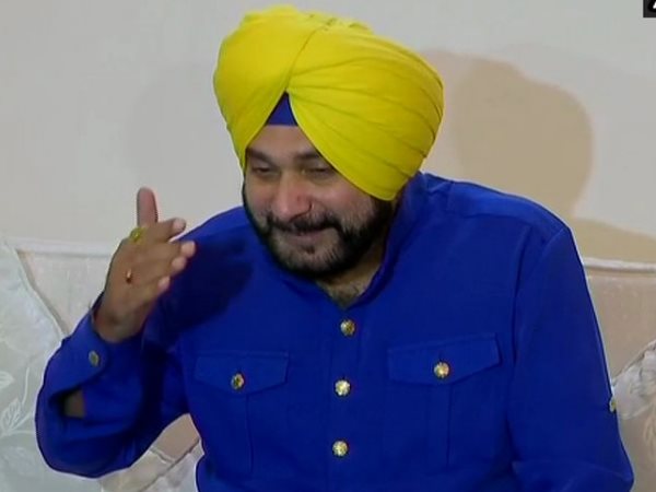 Navjot Singh Sidhu Pakistan Ready to Open Kartarpur Sahib Corridor on Guru Nanak Anniversary Navjot Singh Sidhu Pakistan Ready to Open Kartarpur Sahib Corridor on Guru Nanak Anniversary