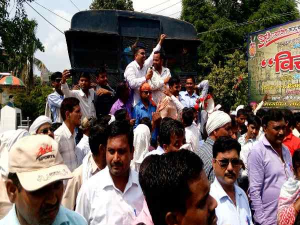 योगी सरकार का आदेश हुआ बेअसर