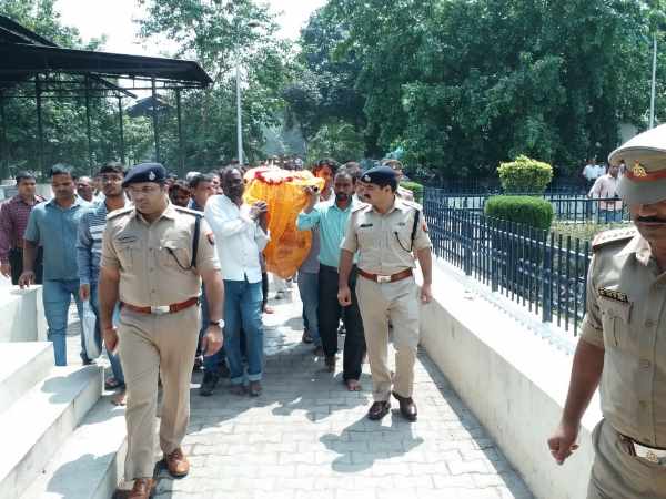 लगा रहा पुलिस अधिकारियों का जमावड़ा