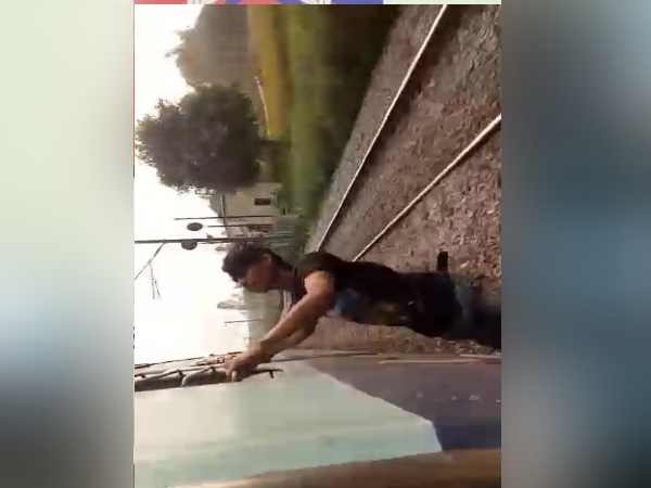 boy does stunning stunt on the train, video goes viral boy does stunning stunt on the train, video goes viral