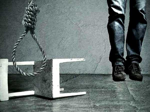 10वीं में फेल हुई छात्रा तो लगाई फांसी