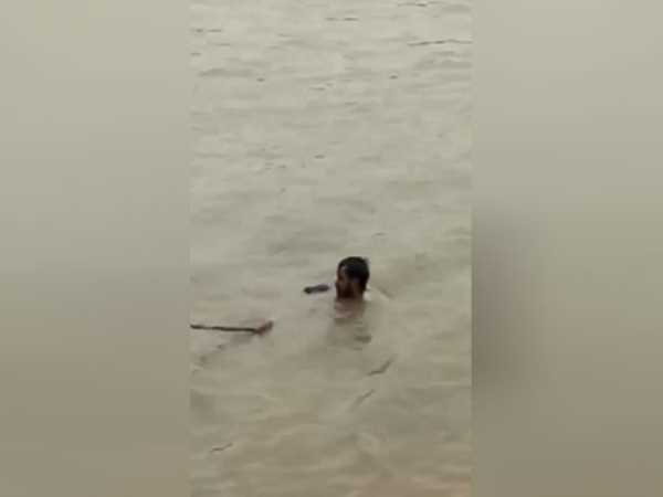 frustated teachers jump into the gomti river frustated teachers jump into the gomti river