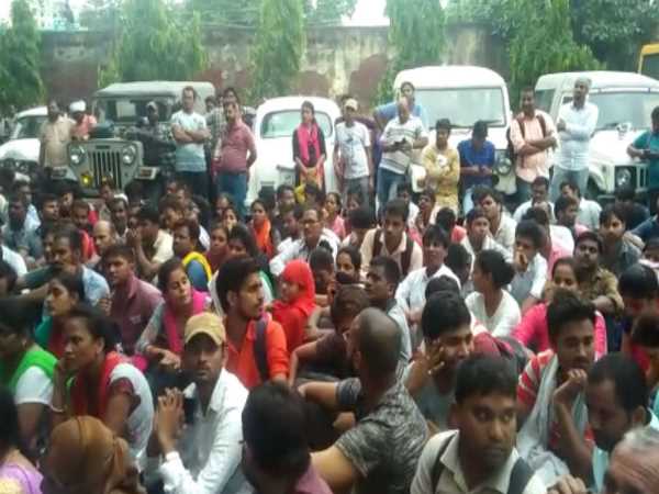 यूपी: सहायक शिक्षक भर्ती घोटाले में जांच शुरू, बंद कमरे में जांच अधिकारियों के सवाल पूछने पर मिला ये जवाब यूपी: सहायक शिक्षक भर्ती घोटाले में जांच शुरू, बंद कमरे में जांच अधिकारियों के सवाल पूछने पर मिला ये जवाब
