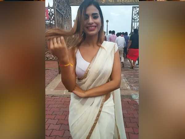 model made her video in Mahakaleshwar Temple, viral on social media model made her video in Mahakaleshwar Temple, viral on social media