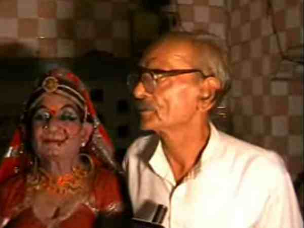 90 साल के बुजुर्ग की कृष्ण भक्ति देखकर आप भी रह जाएंगे आश्चर्यचकित 90 साल के बुजुर्ग की कृष्ण भक्ति देखकर आप भी रह जाएंगे आश्चर्यचकित