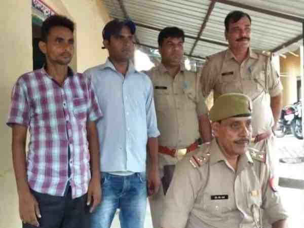 यूपी में हुए गैंगवार में तीन लोगों की मौत, पर पुलिस के हाथ नहीं लगा एक भी असलहा यूपी में हुए गैंगवार में तीन लोगों की मौत, पर पुलिस के हाथ नहीं लगा एक भी असलहा