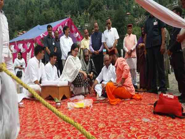 शिमला में अटल बिहारी वाजपेयी का किया गया अस्थि विसर्जन, इन तमाम चीजों के बदले जाएंगे नाम शिमला में अटल बिहारी वाजपेयी का किया गया अस्थि विसर्जन, इन तमाम चीजों के बदले जाएंगे नाम