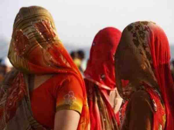 मध्य प्रदेश: अब घूंघट का सहारा लेकर नहीं हो सकेगा फर्जी मतदान, आंगनवाड़ी कार्यकर्ता करेंगी इसका खुलासा मध्य प्रदेश: अब घूंघट का सहारा लेकर नहीं हो सकेगा फर्जी मतदान, आंगनवाड़ी कार्यकर्ता करेंगी इसका खुलासा