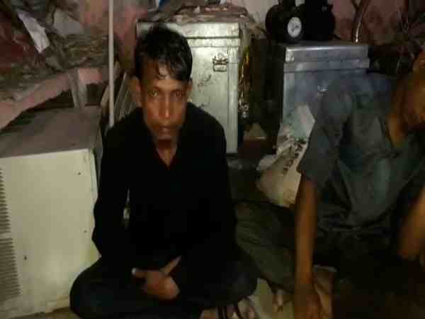 बिहार: चोरी के जुर्म में भीड़ ने नाबालिक को पेड़ सें बांधकर पीटा, चीनी छिड़क उसे किया चिंटियों के हवाले बिहार: चोरी के जुर्म में भीड़ ने नाबालिक को पेड़ सें बांधकर पीटा, चीनी छिड़क उसे किया चिंटियों के हवाले