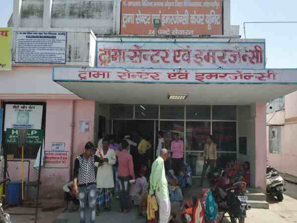यूपी: वायरल बुखार की चपेट में आए गांव के 1100 लोग, मात्र 24 घंटे में हुआ ये सब यूपी: वायरल बुखार की चपेट में आए गांव के 1100 लोग, मात्र 24 घंटे में हुआ ये सब