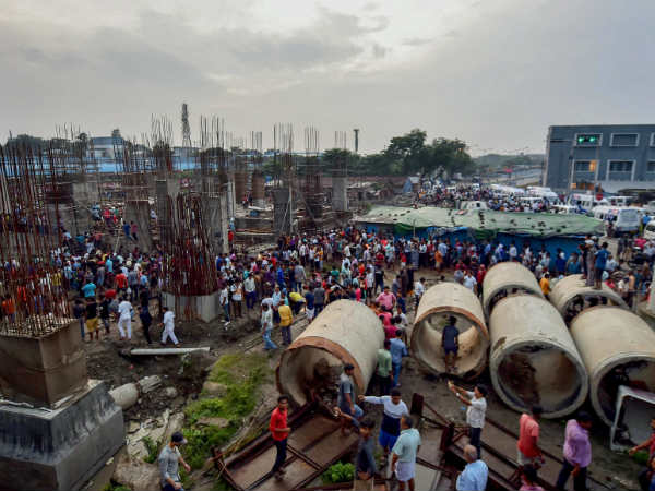 कोलकाता में माझेरहाट फ्लाईओवर गिरा: तस्वीरें सन्न कर देंगी कोलकाता में माझेरहाट फ्लाईओवर गिरा: तस्वीरें सन्न कर देंगी