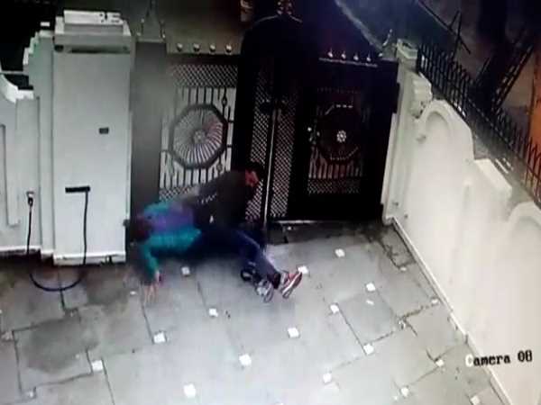 Husband beat her wife brutally video goes viral Husband beat her wife brutally video goes viral