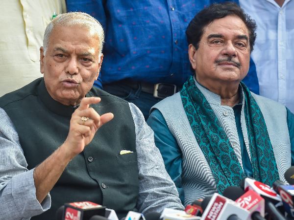 सीएम केजरीवाल ने यशवंत-शत्रुघ्न को दिया बड़ा ऑफर