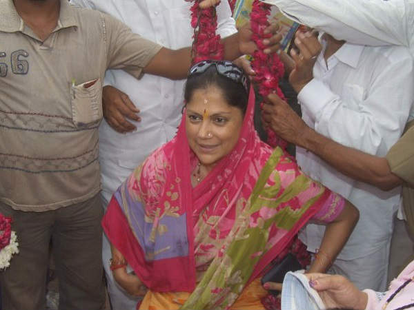 Cabinet Minister Yashodhara Raje Scindia left BJP meeting Cabinet Minister Yashodhara Raje Scindia left BJP meeting