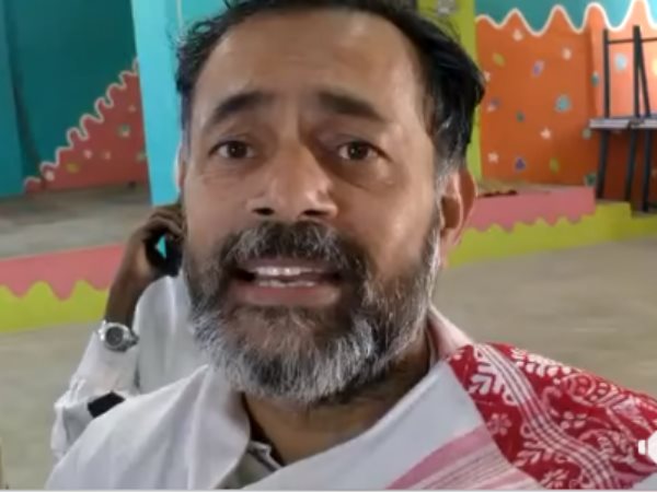 Yogendra Yadav Detained In Tamil Nadu says Manhandled and Phone Snatched Yogendra Yadav Detained In Tamil Nadu says Manhandled and Phone Snatched