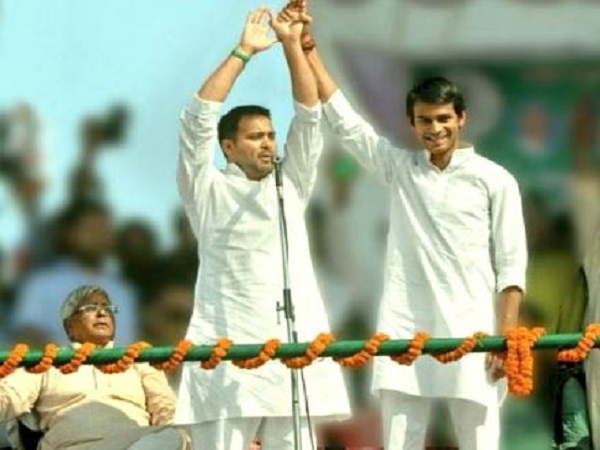 तेजस्वी से ज्यादा सक्रिय दिख रहे हैं तेज प्रताप