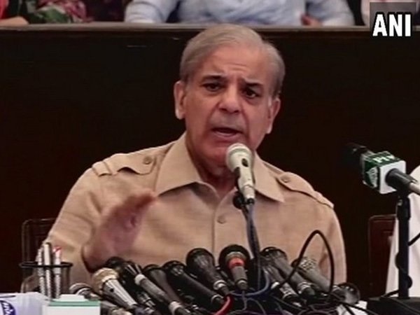 पाक: भ्रष्टाचार के मामले में नवाज शरीफ के भाई शहबाज गिरफ्तार पाक: भ्रष्टाचार के मामले में नवाज शरीफ के भाई शहबाज गिरफ्तार
