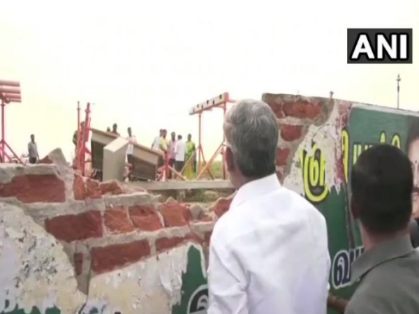 टेक ऑफ के वक्त दीवार से टकराई एयर इंडिया फ्लाइट टेक ऑफ के वक्त दीवार से टकराई एयर इंडिया फ्लाइट